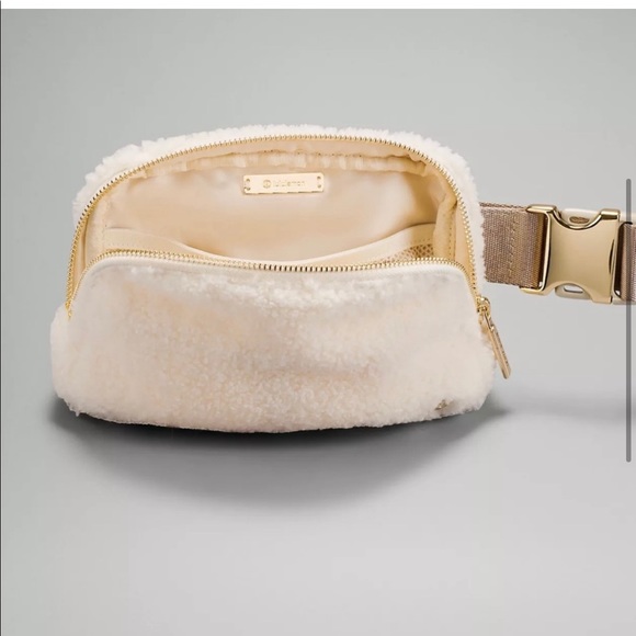 LULULEMON Everywhere Belt Bag - Picture 5 of 5